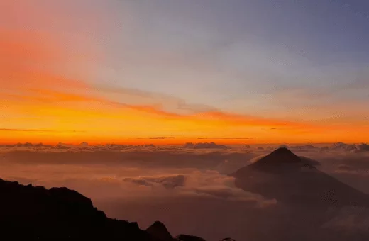 Voyage de noces en mai Guatemala volcan soleil