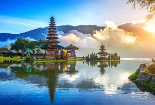 voyage en juin Indonésie Bali temple Lune de miel en novembre